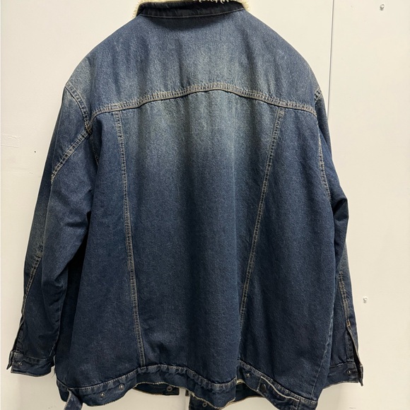 Levi's Blue Denim Jacket with Sherpa Lining - Picture 2 of 4